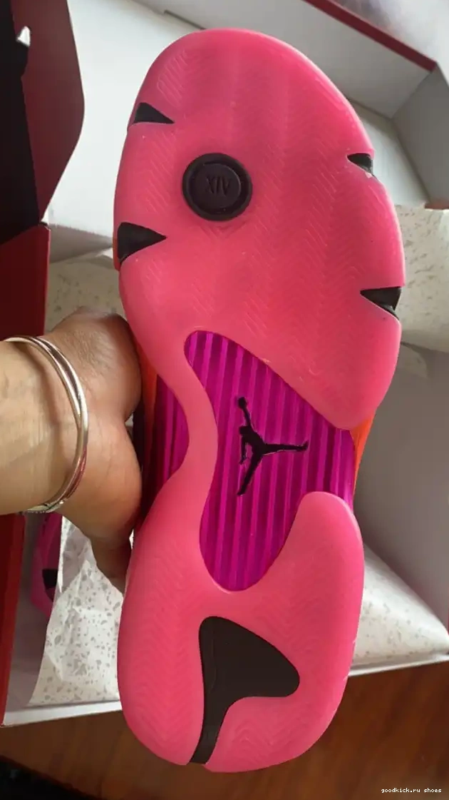 Rep Retro Jordan (W) Shocking Low Pink DH4121-600 14 0520